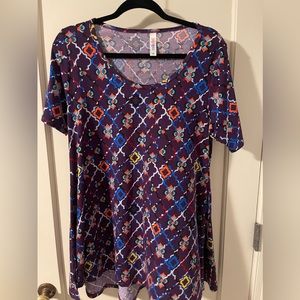LuLaRoe Perfect T top in size M